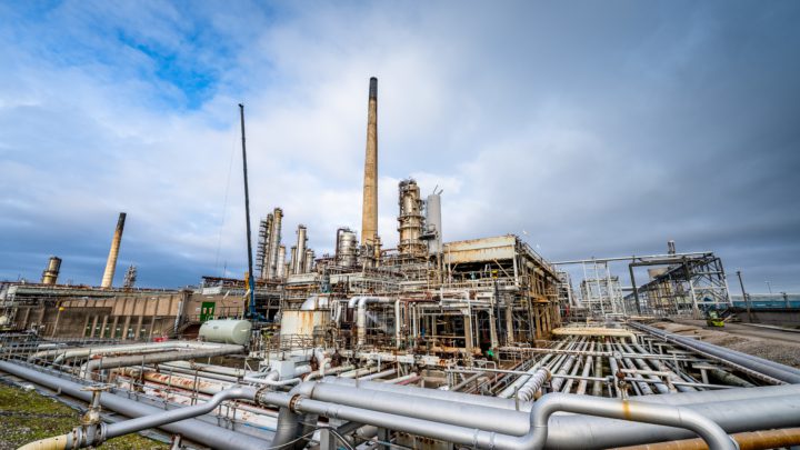 Essar Oil UK plans to install UK first £45 million hydrogen fuelled furnace at Stanlow to reduce CO2 emissions in transition to low carbon future fuels
