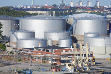 Oil ad gas storage at port
